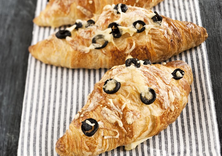 Juustokuorrutetut croissantit