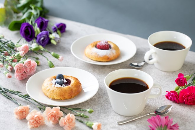Pyhäpäivinä saattaa olla muutoksia leipomotoimituksissa. Tarkista poikkeukset sekä toimituksista että normaalia varhaisemmasta tilausrytmistä.