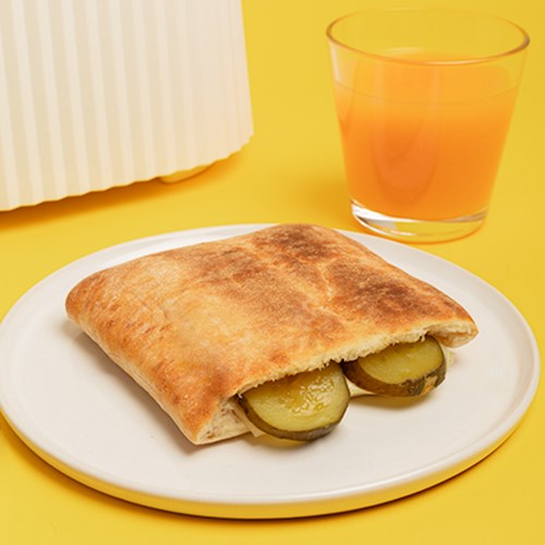 Gouda-voileipäkurkkutasku