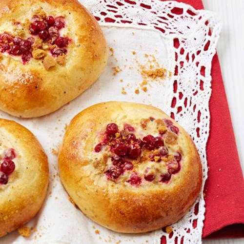 Jouluiset puolukkapiparirahkapullat Fazer Talonpulla -aihioista