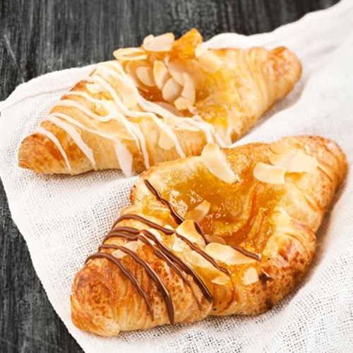Appelsiini-manteli croissant