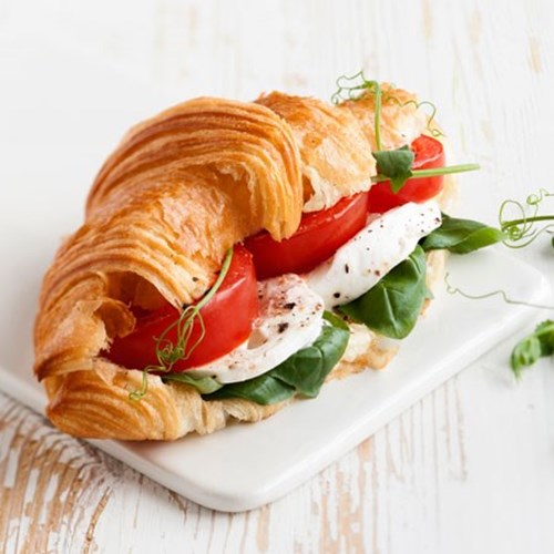 Tomaatti-mozzarella croissant