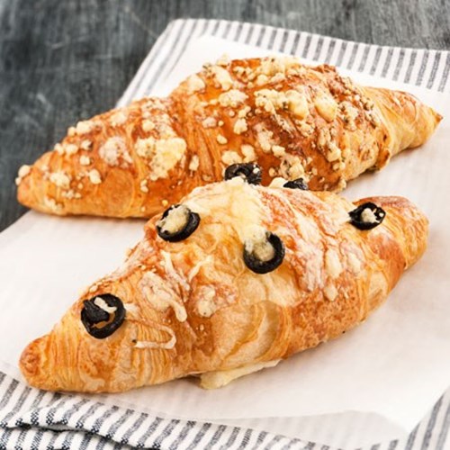 Juustokuorrutetut croissantit