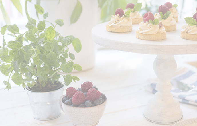 Hyödynnä Fazerin resepti-ideat vitriiniin ja kokoustarjoiluihin.