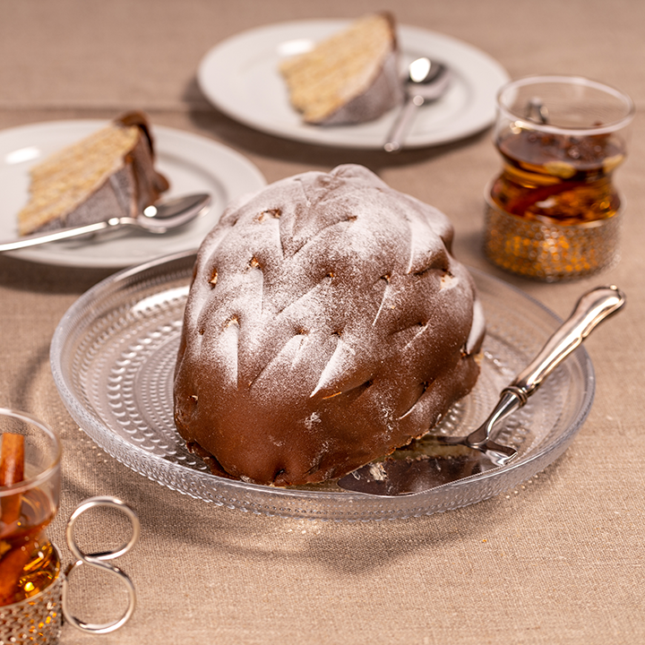 Fazer Pinecone-shaped cake 710g