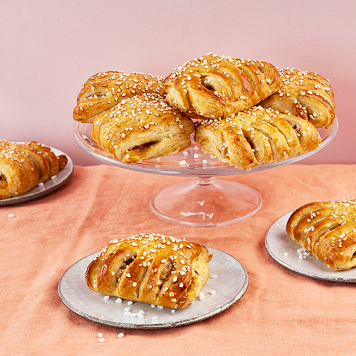 Fazer Omenakanelikampa - nyt pienempänä versiona. Hyödynnä vitriinissä ja kokoustarjoiluissa.